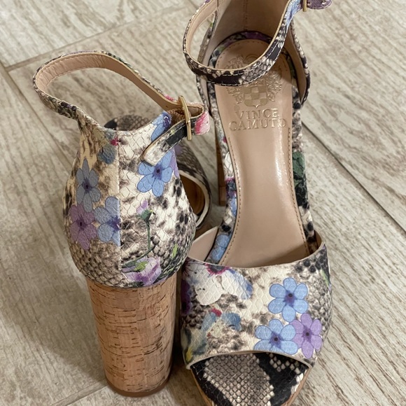 - Vince Camuto snake and floral print *chunky heel - Picture 4 of 5
